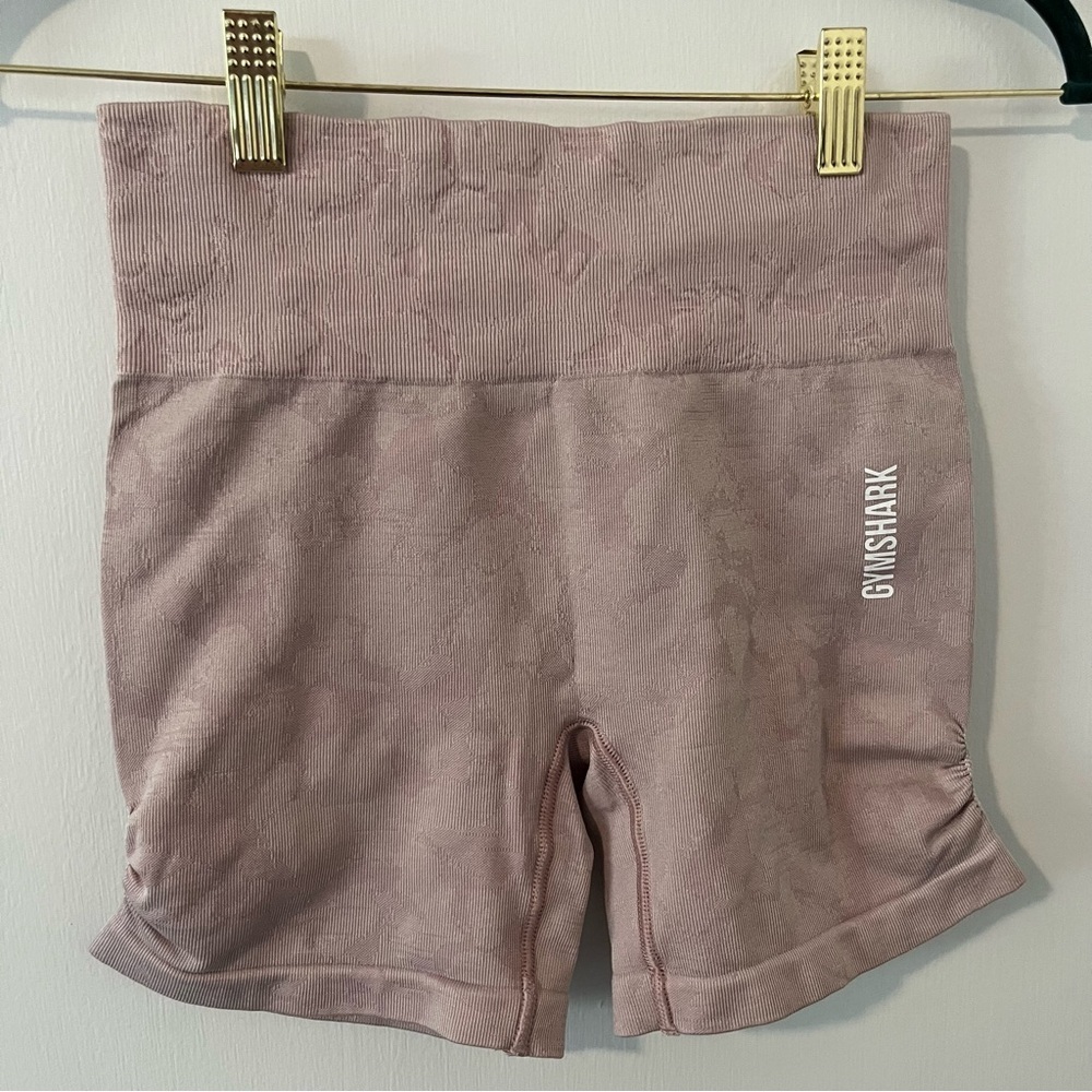 Gymshark Adapt Camo Seamless Shorts Biker Athletic Women’s Medium Pink EUC